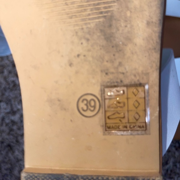 Cute white sandals - Picture 2 of 3